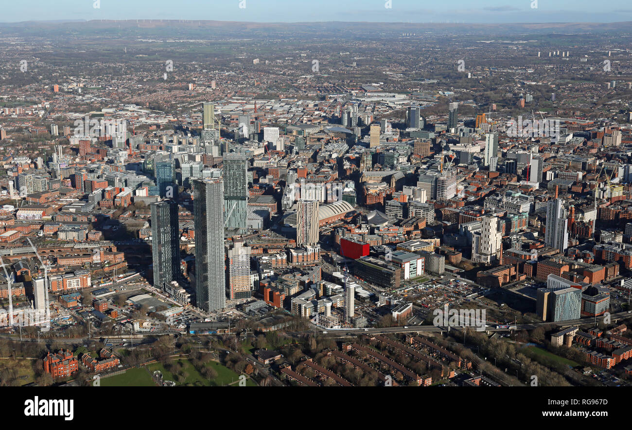 Vista aerea del centro città di Manchester con la piazza Deansgate, o Owen Street grattacieli sviluppo, prominente Foto Stock