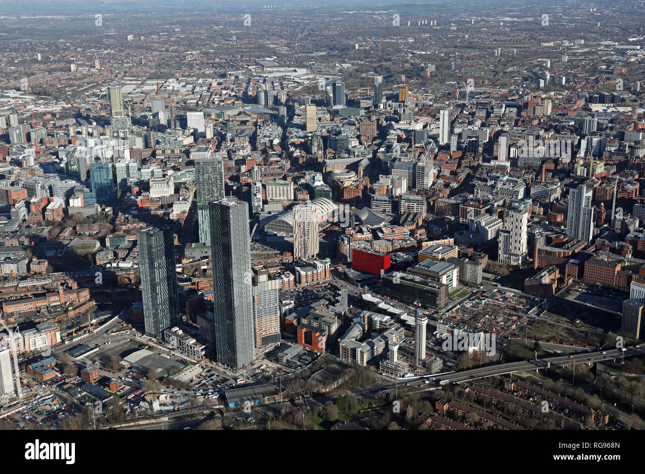Vista aerea del centro città di Manchester con la piazza Deansgate, o Owen Street grattacieli sviluppo, prominente Foto Stock
