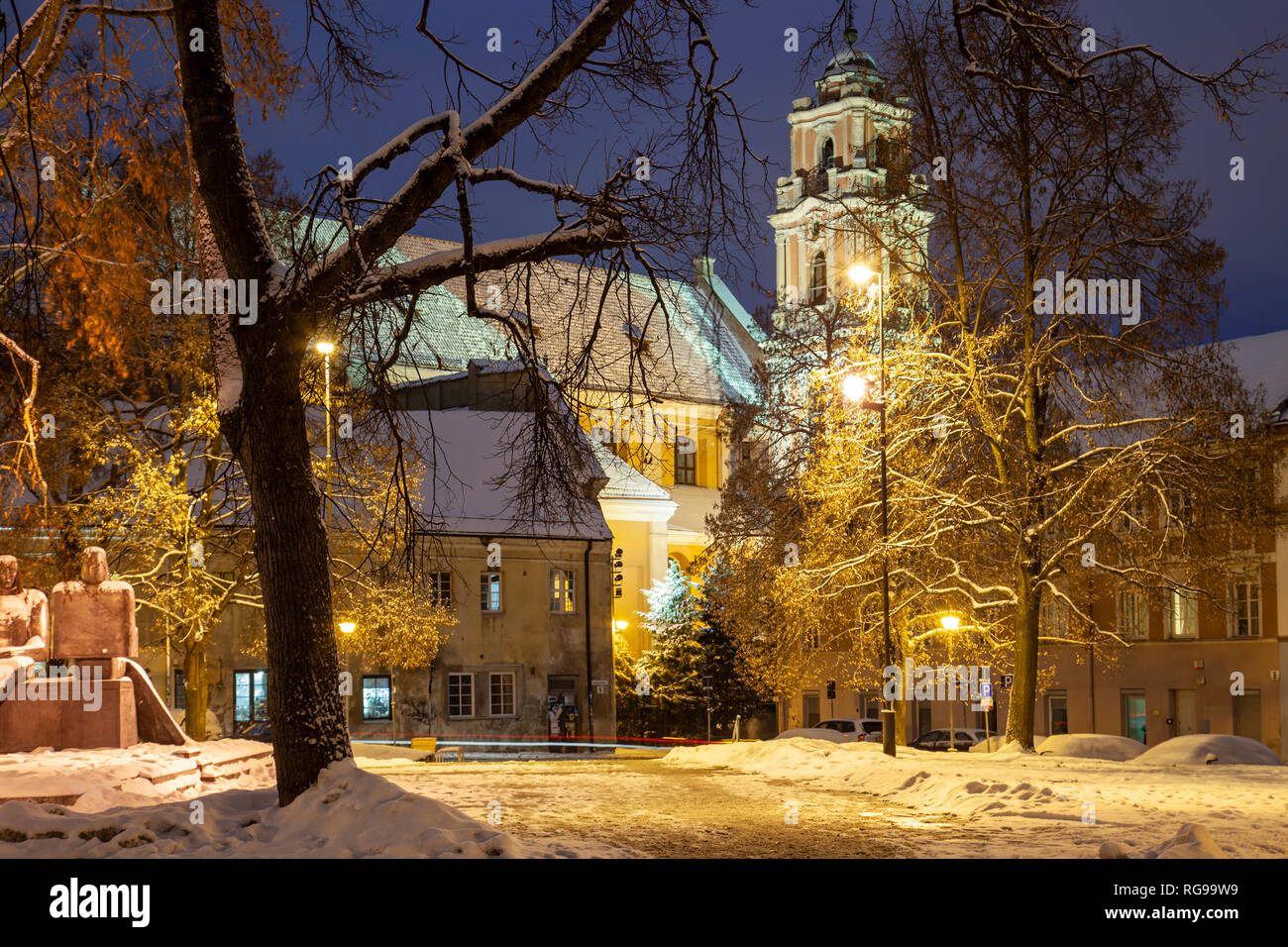 Sera d'inverno nella città vecchia di Vilnius, Lituania. Foto Stock