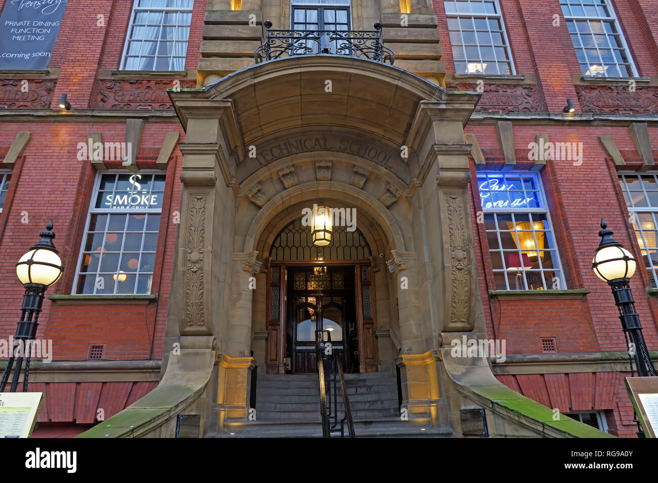 Warrington Technical School ristorante fumo, Palmyra Square, Warrington, WA1, Cheshire, North West England, Regno Unito, WA1 1BL Foto Stock