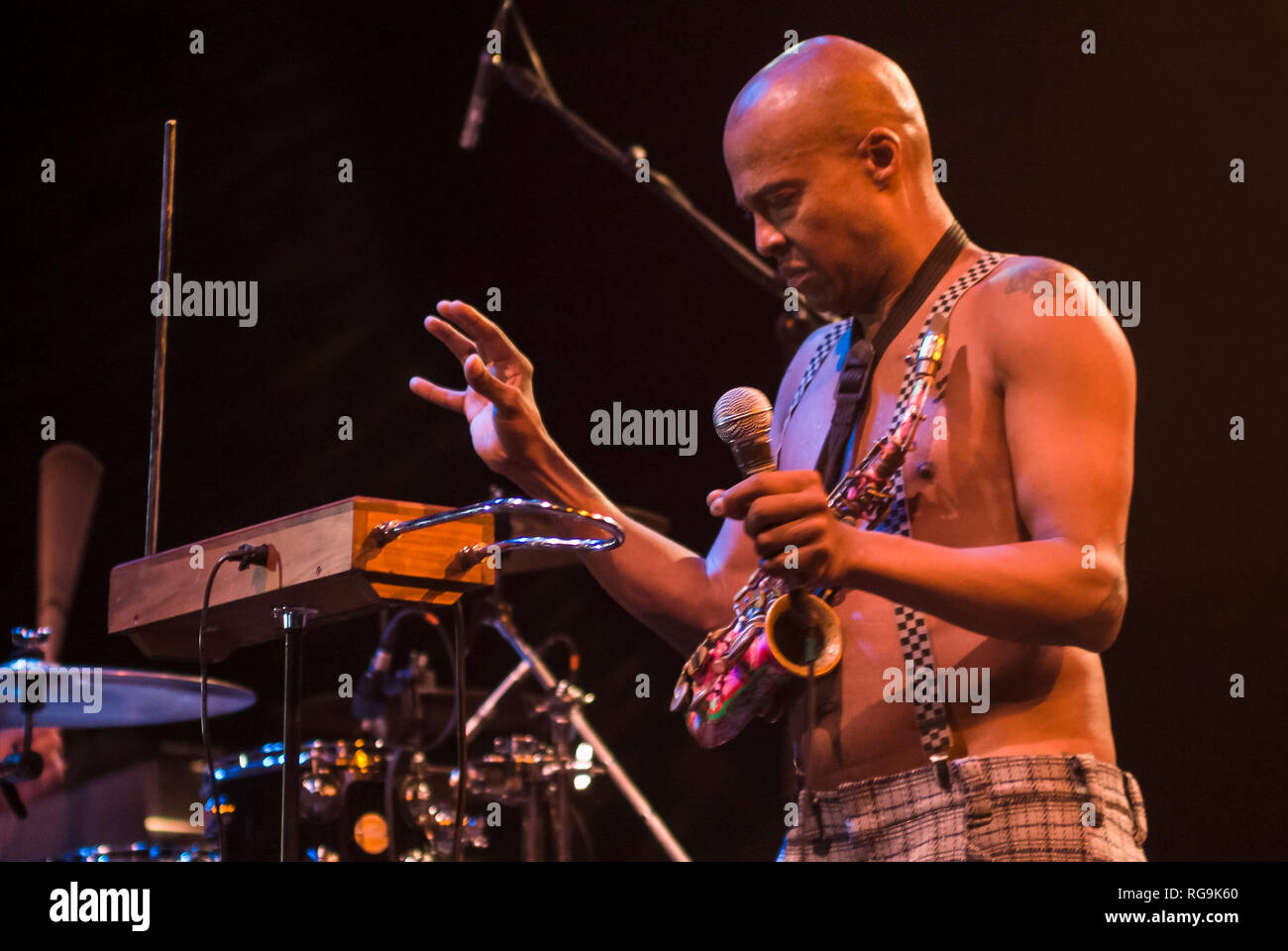 Angelo Moore cantante della band alternative rock Fishbone performing live a Kesselhaus, Berlin - Germania. Foto Stock