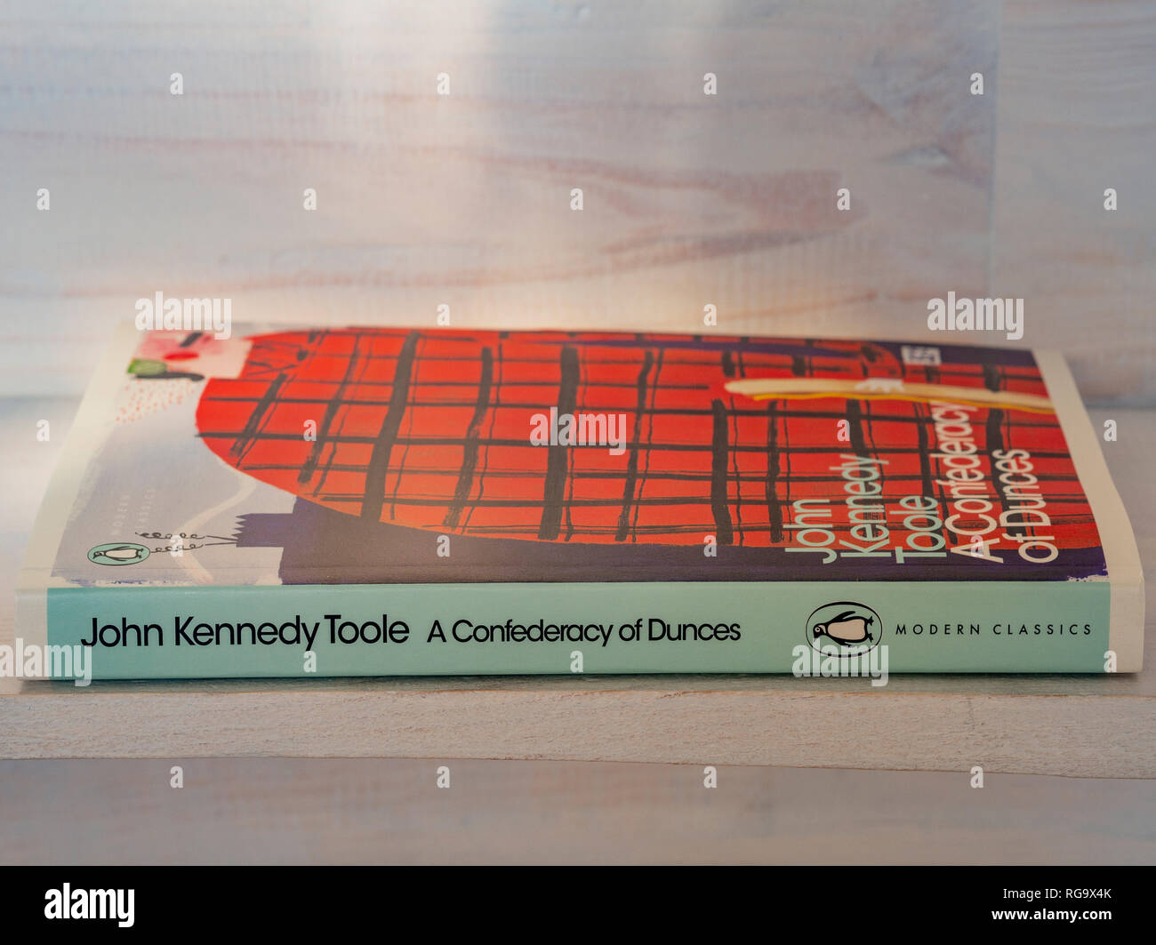 Prenota: una confederazione di Dunces da John Kennedy Toole. Pubblicato da pinguino classici moderni. Foto Stock