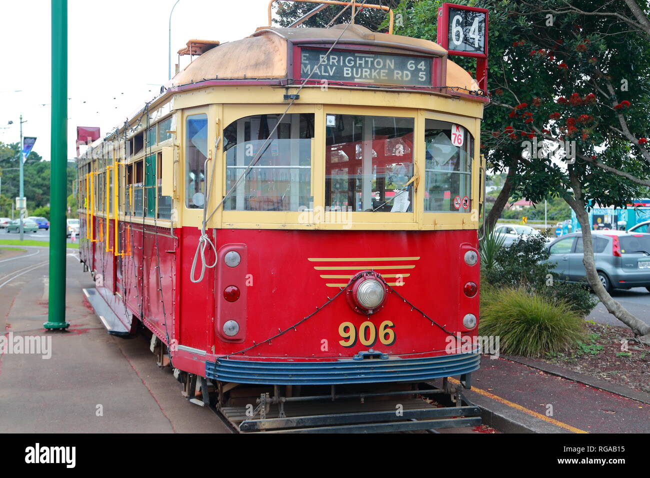 Tram elettrico al di fuori del Museo svizzero dei trasporti (MOTA) in Auckland Nuova Zelanda Foto Stock