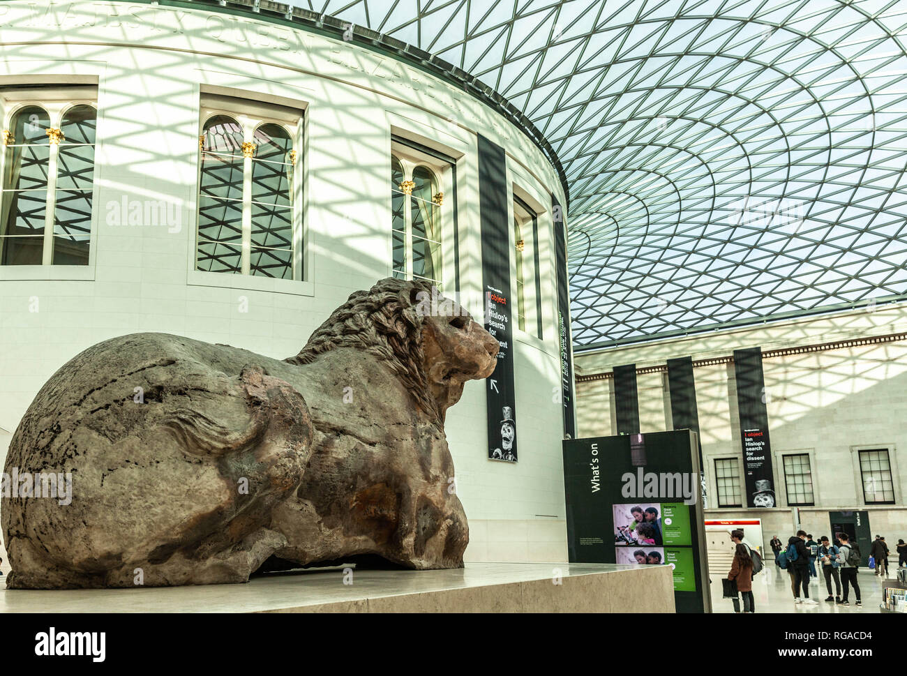La scultura del Leone di Knidos, British Museum di Londra, Inghilterra, Regno Unito. Foto Stock
