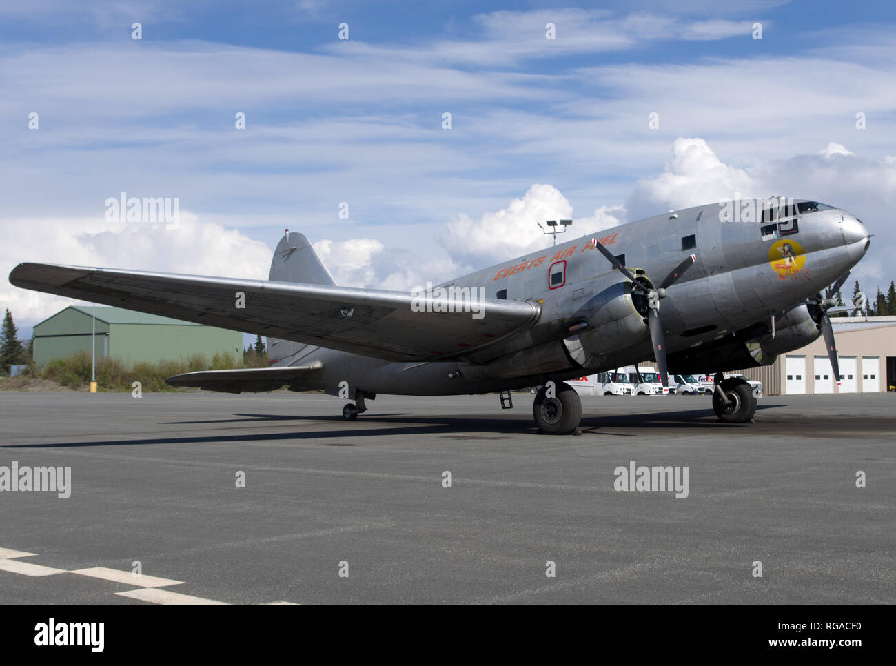 Everst combustibile aria 's Classic Curtiss C-46 piano Commando fotografati a Kenai nel 2017. Il velivolo danneggiato in fase di atterraggio incidente su 16 Luglio 2018 Foto Stock