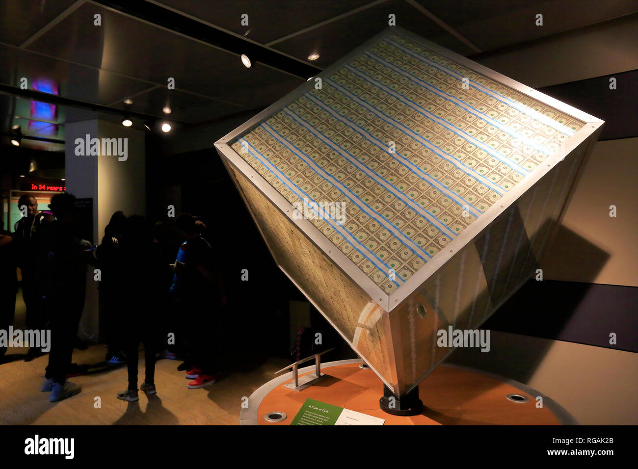La Million Dollar cubo (contiene un milione di dollari in uno le fatture del dollaro) display nel Museo della moneta in Federal Reserve Bank di Chicago.IL.USA Foto Stock