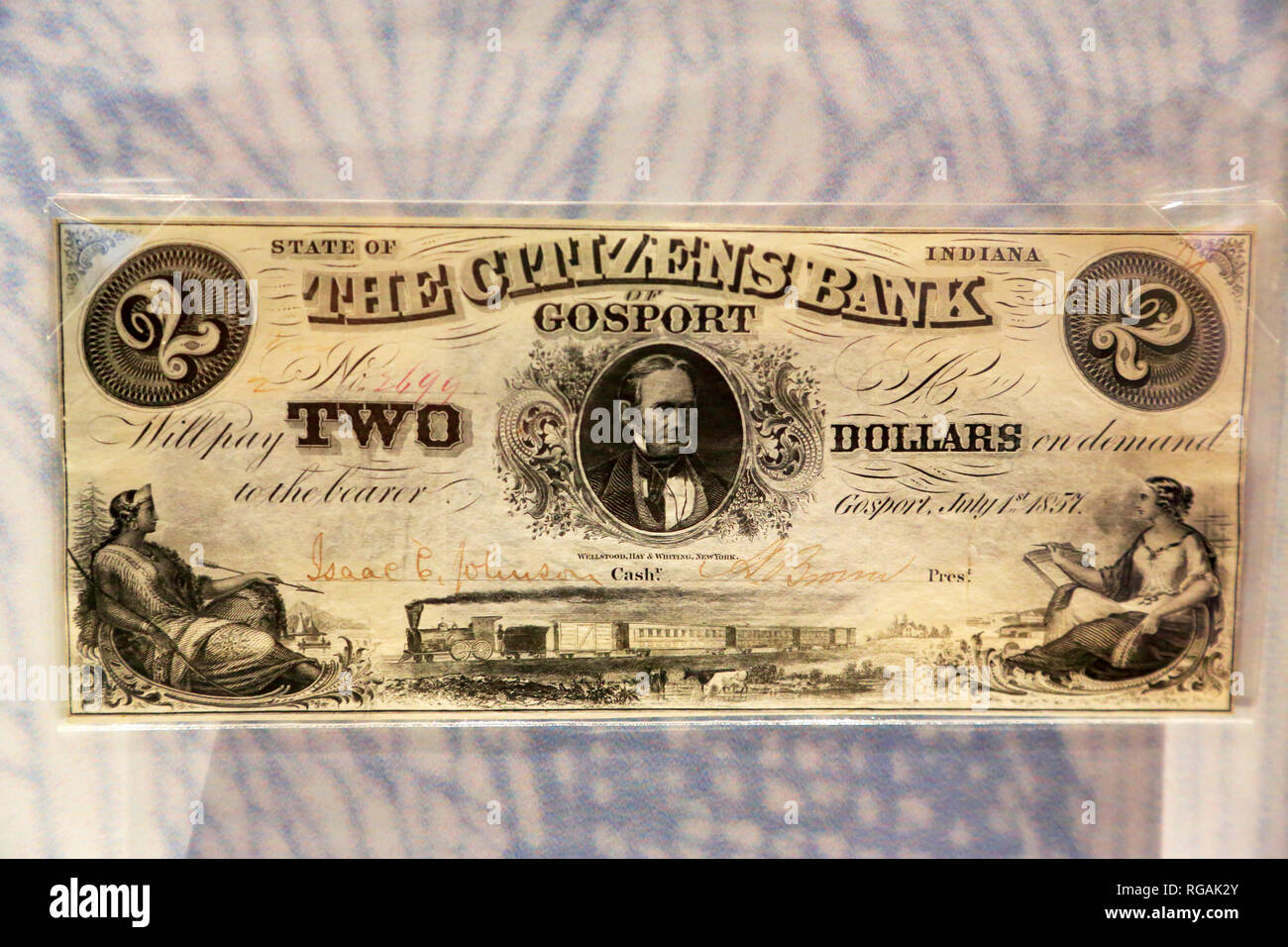 Una storica due dollari carta moneta emessa dal Citizens Bank in Indiana visualizzare al Museo della moneta in Federal Reserve Bank of Chicago. Illinois.USA Foto Stock