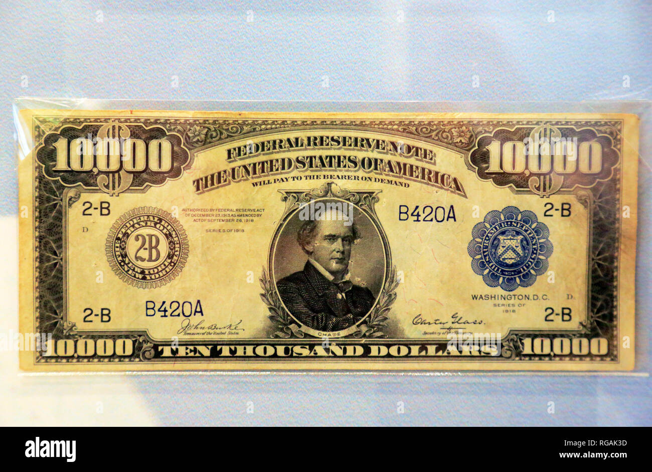 Un $10.000 Federal Reserve nota rilasciata nel 1918 display al Museo della moneta in Federal Reserve Bank of Chicago. Illinois.USA Foto Stock