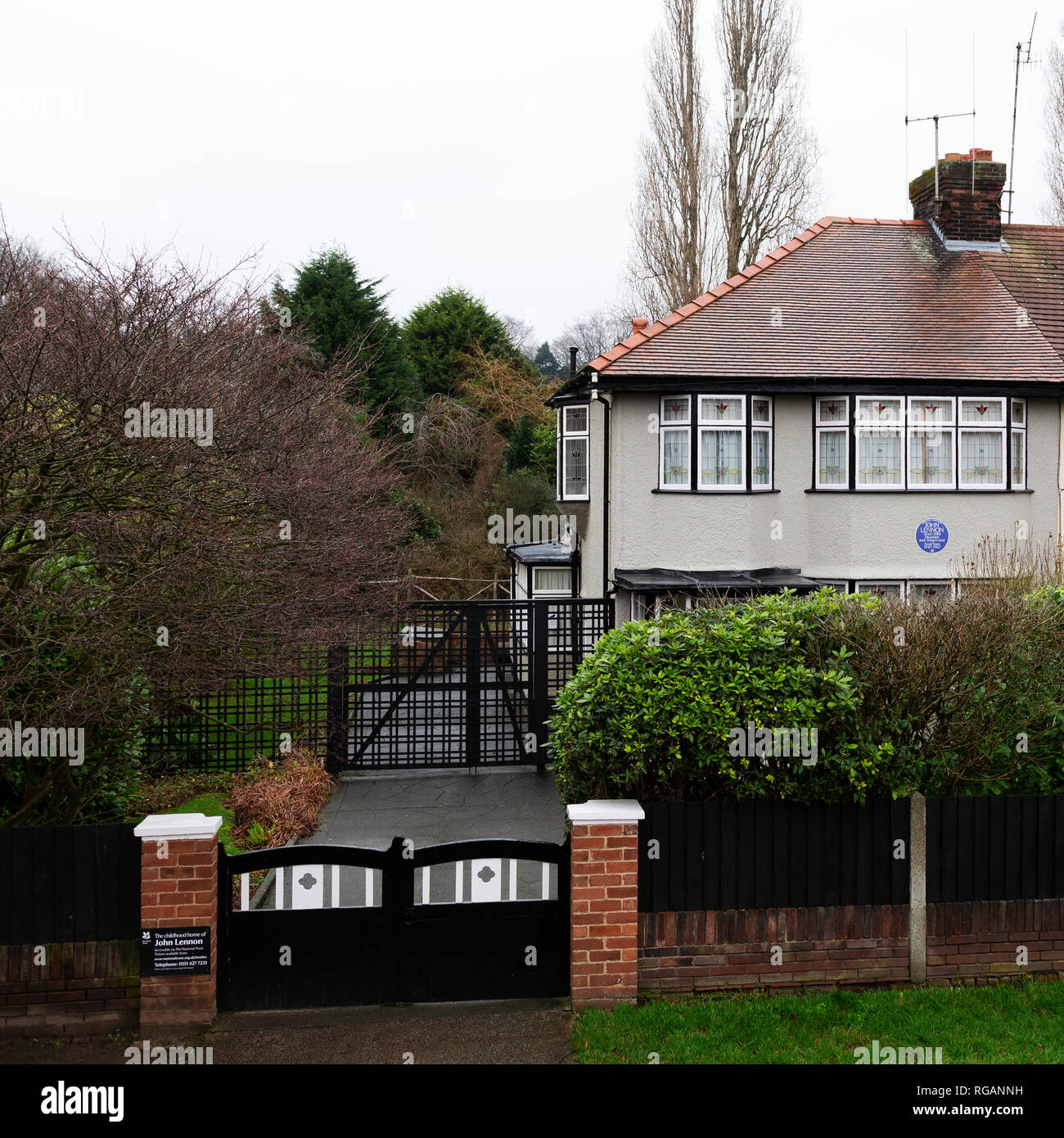 John Lennon la casa dell'infanzia a 251 Menlove Avenue a Liverpool, in Inghilterra. L'edificio è noto come Mendips. Foto Stock