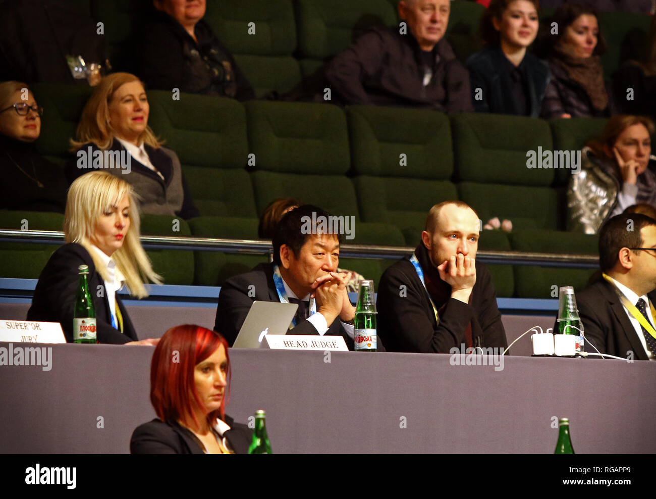 Kiev, Ucraina - 18 Marzo 2017: Morinari Watanabe del Giappone (C), presidente di FIG (International federazione ginnastica) - ospiti VIP del ginnasta ritmica Foto Stock