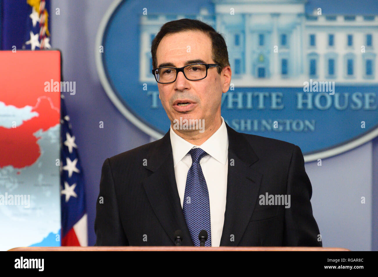 Steven Mnuchin, Stati Uniti Segretario del Tesoro, nella Casa Bianca Press Briefing Room alla Casa Bianca di Washington, DC. Foto Stock