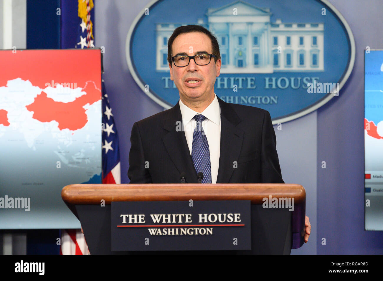 Steven Mnuchin, Stati Uniti Segretario del Tesoro, nella Casa Bianca Press Briefing Room alla Casa Bianca di Washington, DC. Foto Stock