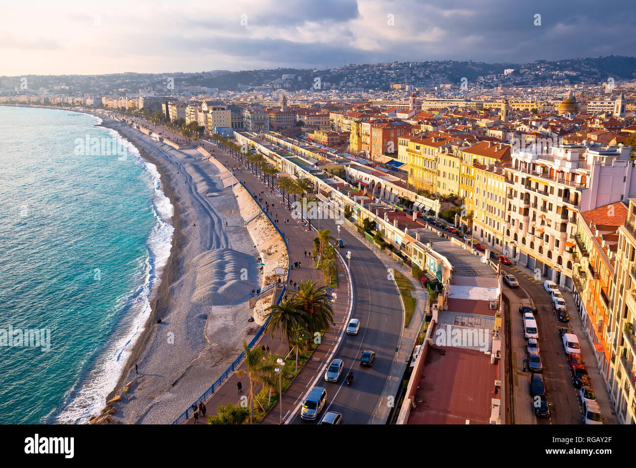 Città di Nizza Promenade des Anglais waterfront vista aerea, riviera francese, Alpes Maritimes dipartimento di Francia Foto Stock