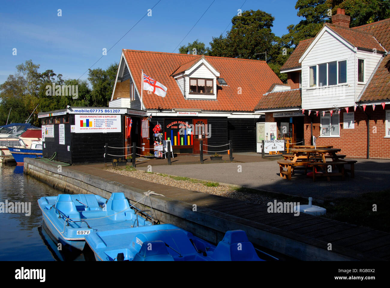 Waterside negozi e uffici, Ludham, Norfolk, Inghilterra Foto Stock
