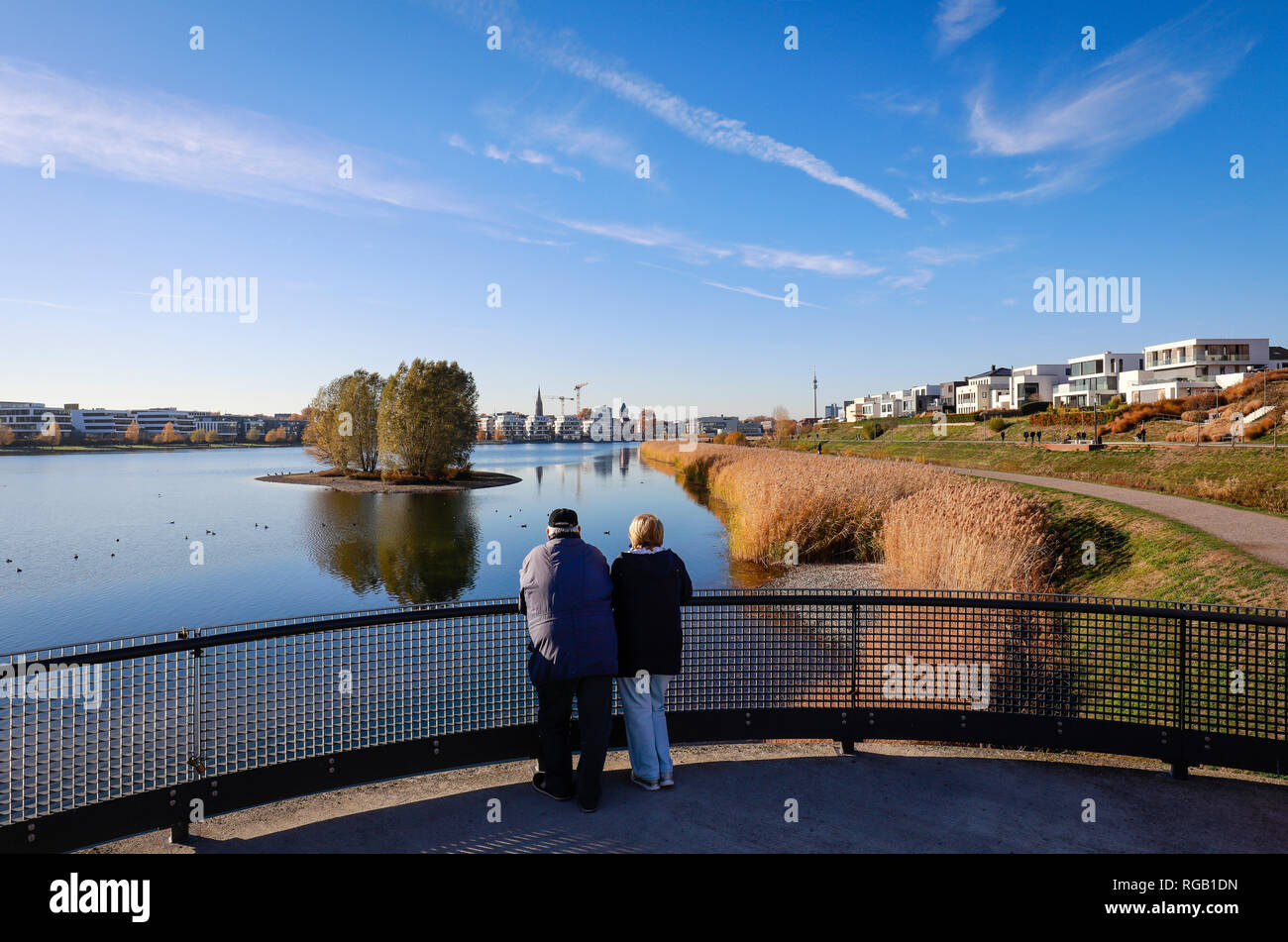 15.11.2018, Dortmund, Renania settentrionale-Vestfalia, Ruhrgebiet, Deutschland - Phoenix-See, der Phoenix-See ist ein kuenstlich angelegter vedere auf dem ehemaligen Foto Stock