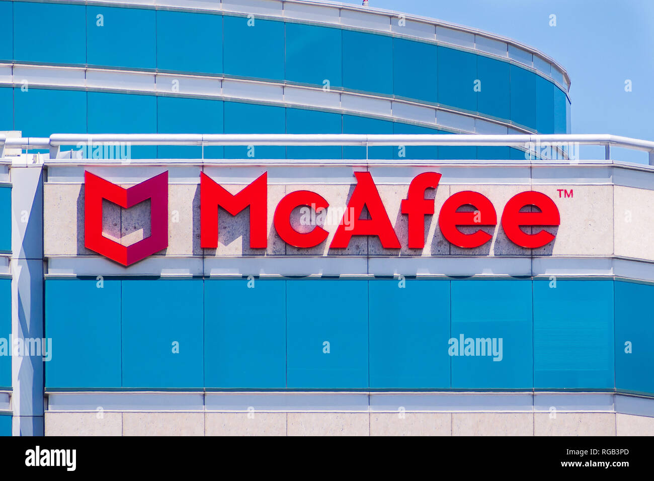 3 maggio 2018 Santa Clara / CA / STATI UNITI D'AMERICA - McAfee Corporate Headquarters Building si trova nella Silicon Valley, South San Francisco Bay Area Foto Stock