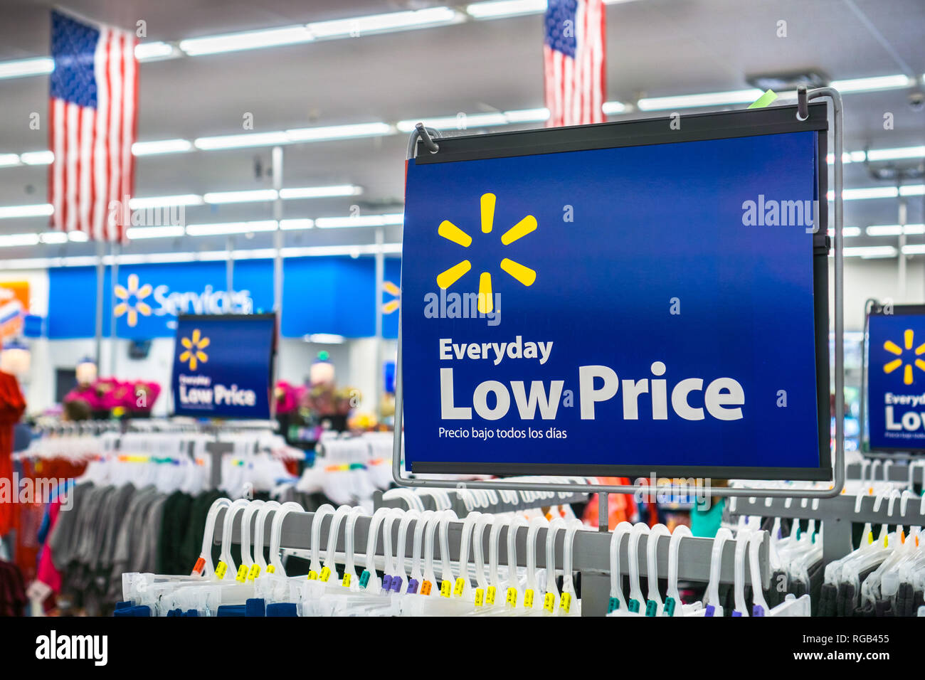 Maggio 11, 2018 Mountain View / CA/ STATI UNITI D'AMERICA - Walmart "Everyday a basso prezzo' tagline inviato all'interno di uno dei loro negozi Foto Stock