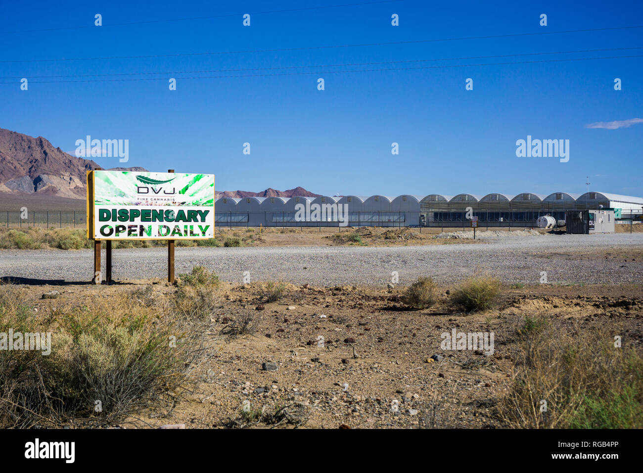 Maggio 28, 2018 Death Valley / CA / STATI UNITI D'AMERICA - Vista esterna del Dispensario di marijuana situata a valle della morte Junction Foto Stock