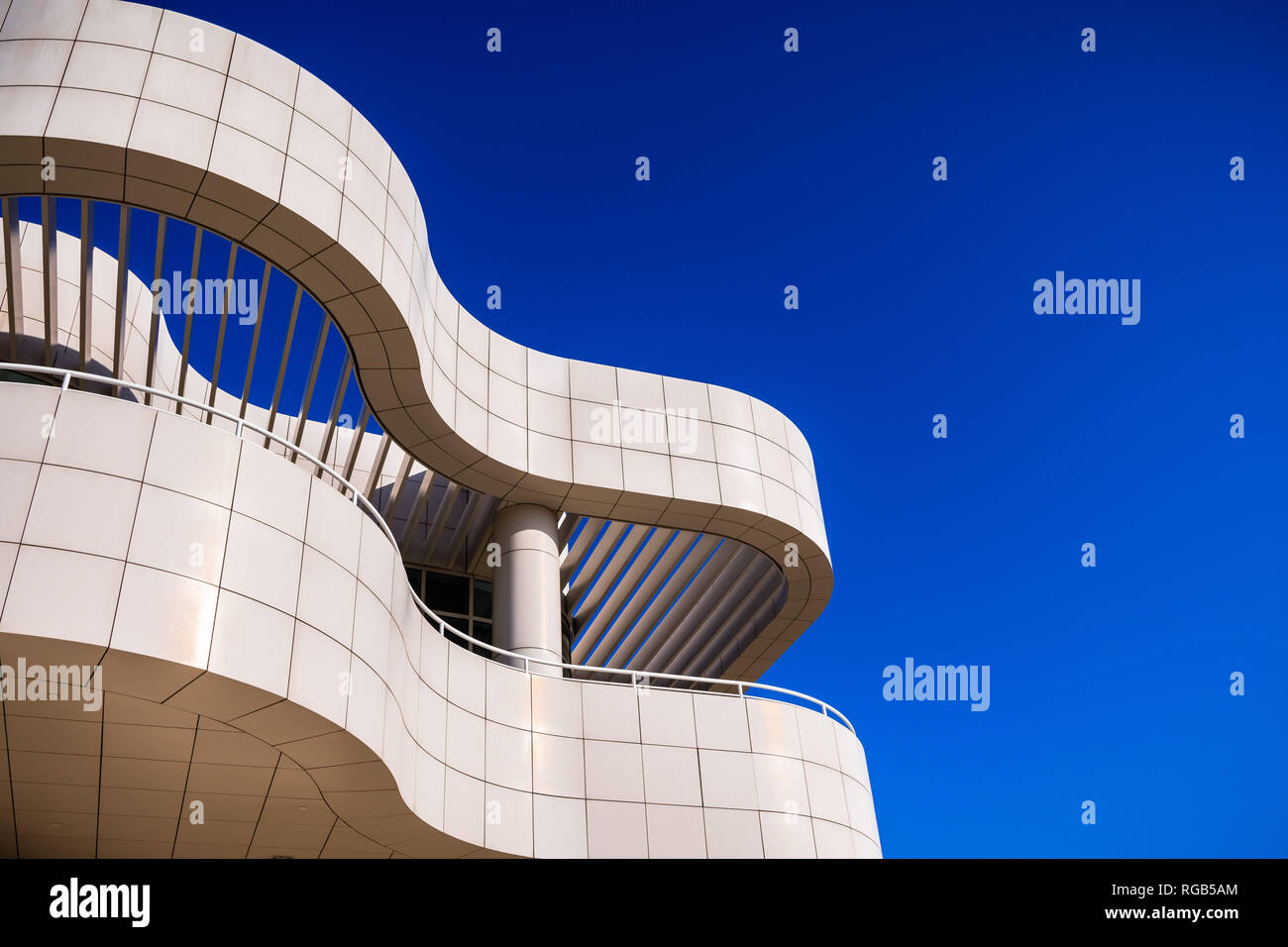 Giugno 8, 2018 Los Angeles / CA / STATI UNITI D'AMERICA - dettagli architettonici di uno degli edifici presso il Getty Center progettato da Richard Meier Foto Stock