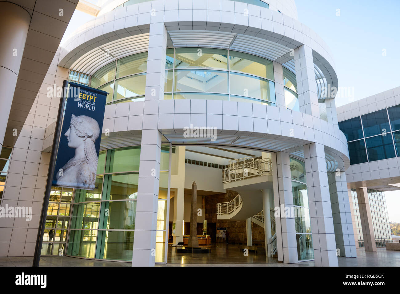 Giugno 8, 2018 Los Angeles / CA / USA - ingresso al museo del Getty Center; al di là del Nilo: Banner pubblicitari l Egitto e il mondo classico tempo Foto Stock