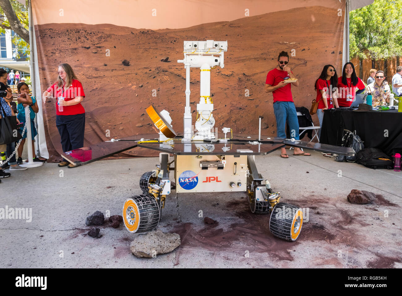 Giugno 10, 2018 La Canada Flintridge / CA / STATI UNITI D'AMERICA - Mars Exploration Rover dimostrando il modo di andare oltre gli ostacoli, 'un biglietto per esplorare il JPL' dell'evento Foto Stock