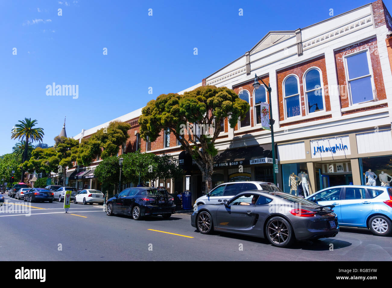 Luglio 30, 2018 Los Gatos / CA / STATI UNITI D'AMERICA - via dello shopping nel centro cittadino di Los Gatos, South San Francisco Bay Area Foto Stock