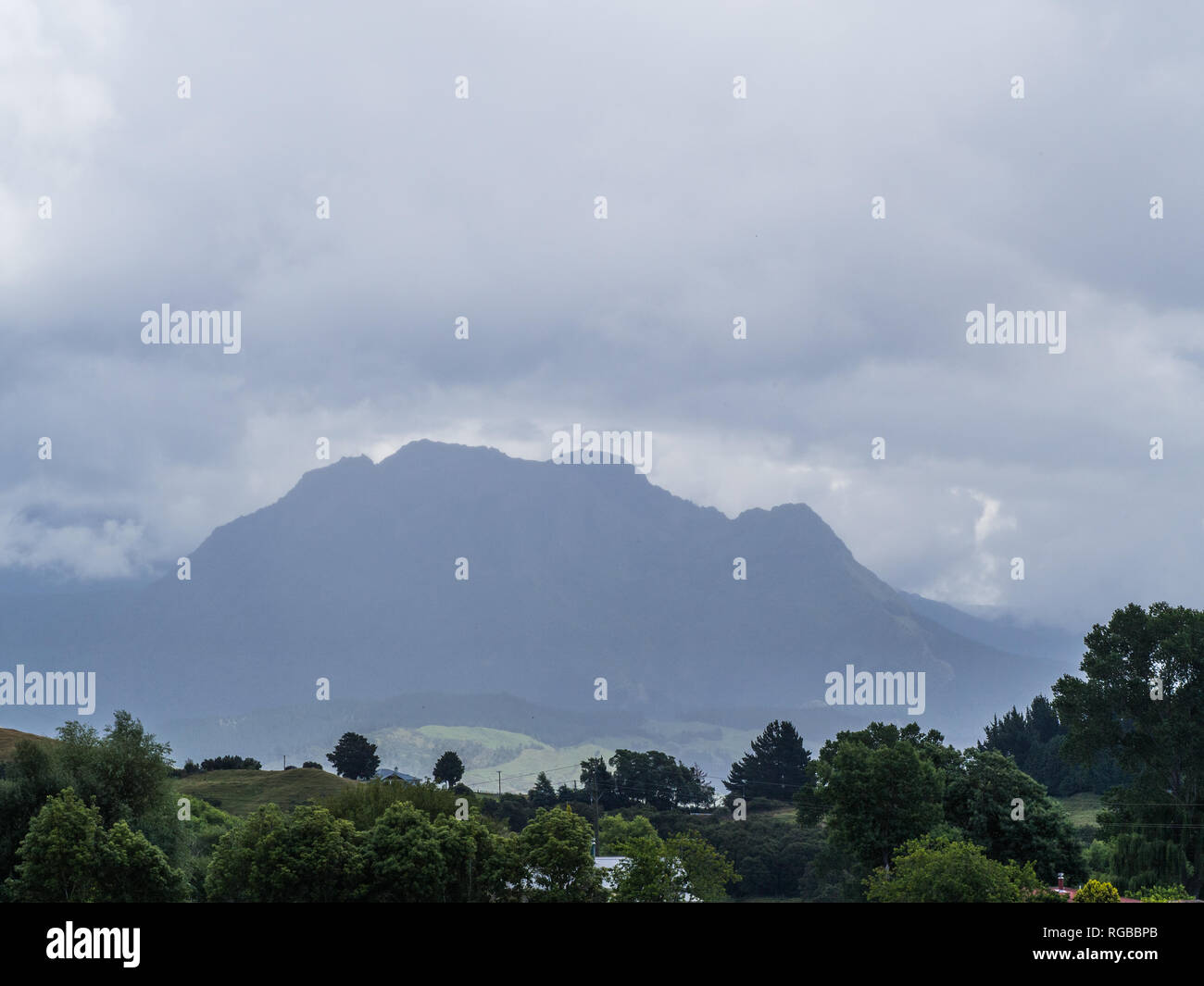Hikurangi montagna sacra di Ngati Porou, Tapuaeroa Valley, East Cape, Nuova Zelanda Foto Stock