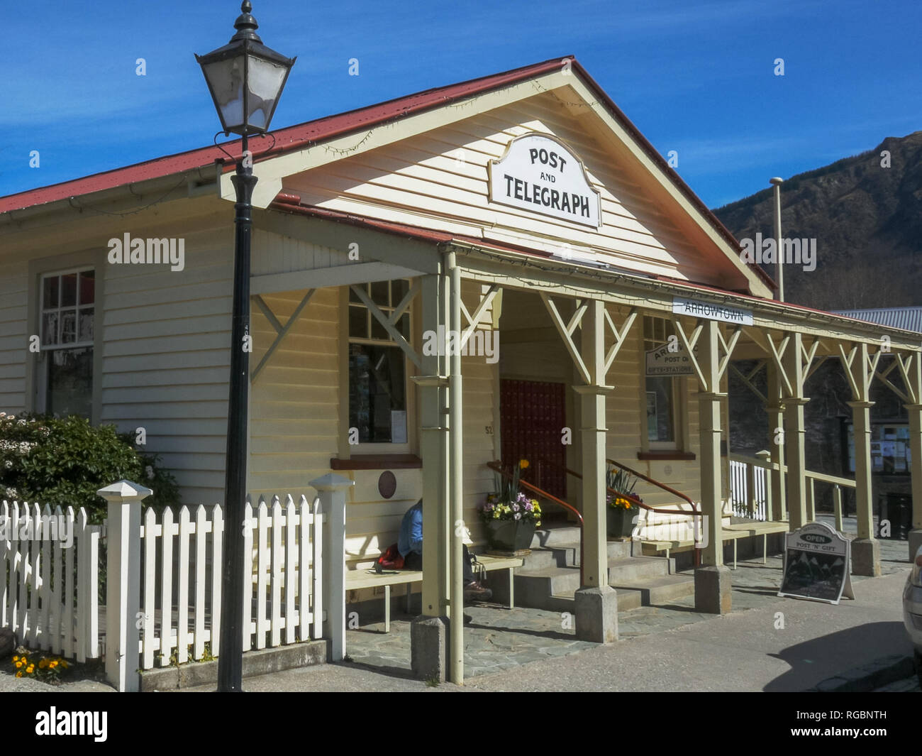 ARROWTOWN, Nuova Zelanda - 25 settembre 2014: la parte esterna di un vecchio magazzino generale in arrowtown, Nuova Zelanda Foto Stock