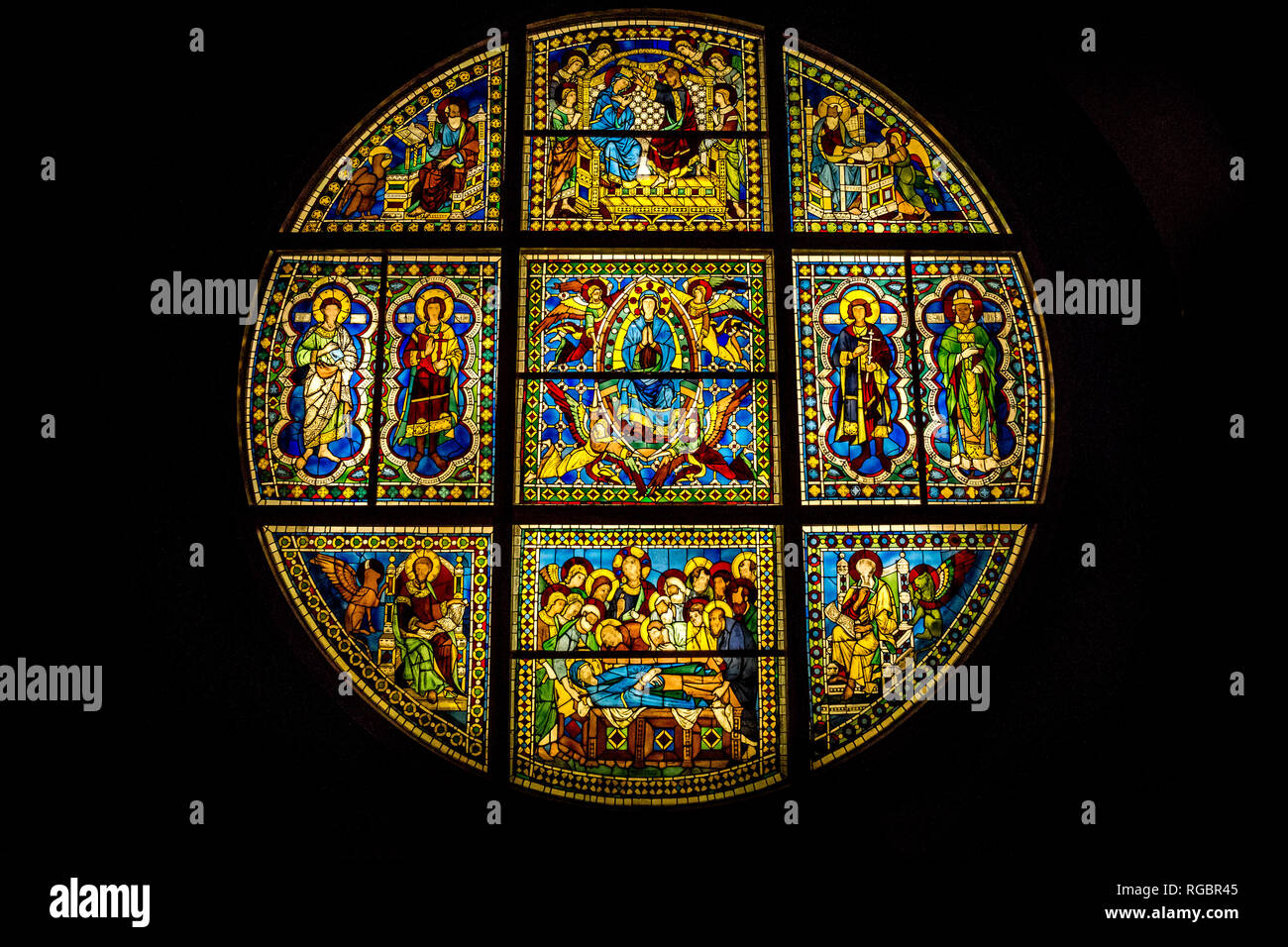 Vetrate all'interno del Museo dell'Opera del Duomo, Siena, Toscana Foto Stock
