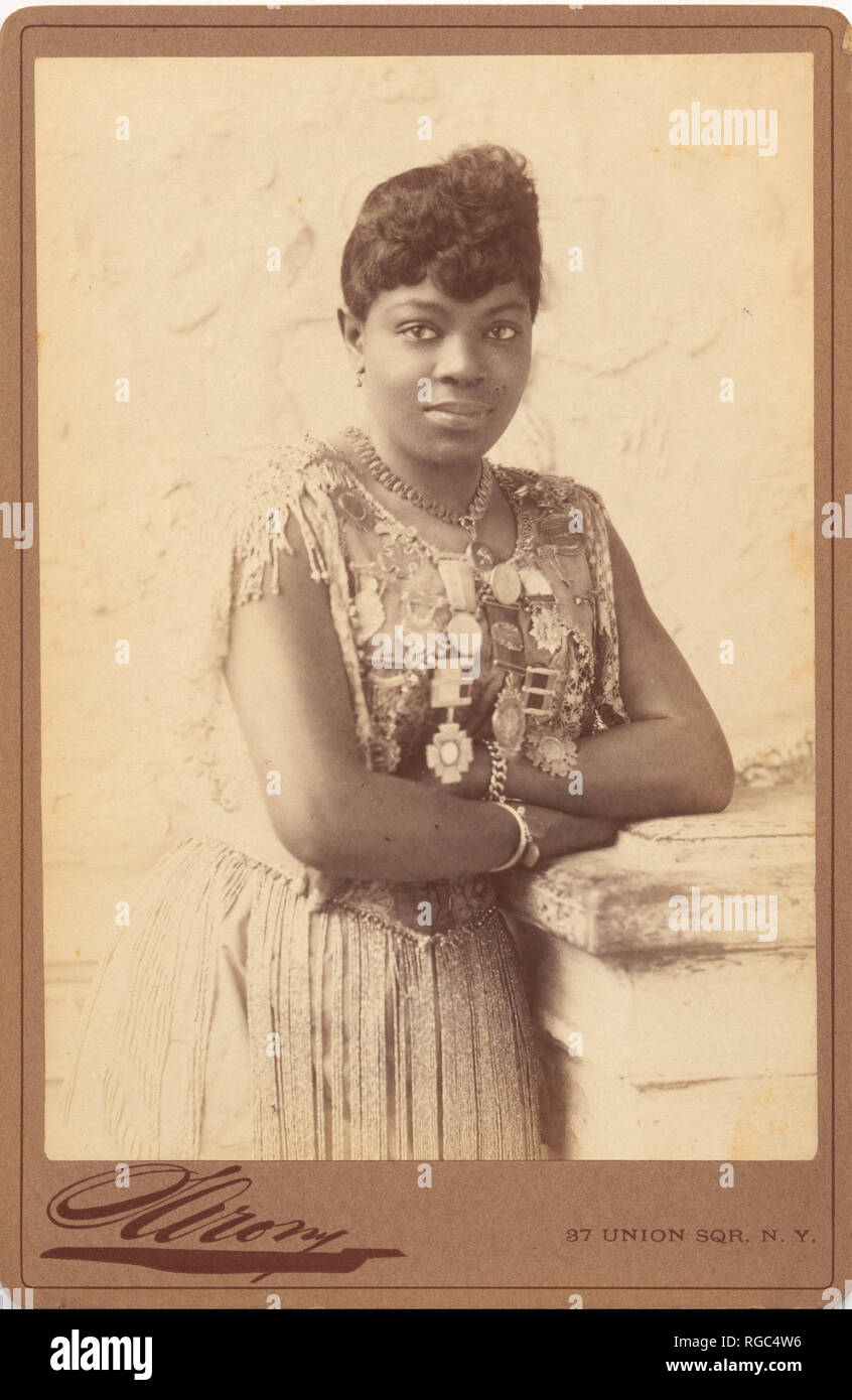 Sissieretta Jones. Data/Periodo: ca. 1895. Fotografia. Albume stampa. Altezza: 140 mm (5.51 in); larghezza: 97 mm (3.81 in). Autore: Napoleon Sarony. Foto Stock