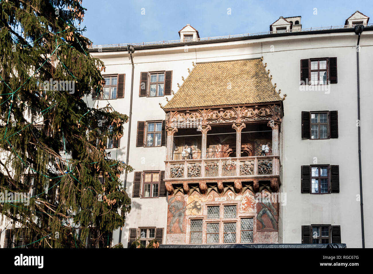 INNSBRUCK, Austria - Gennaio, 01 2019: il famoso tetto d'Oro (Goldenes Dachl), un punto di riferimento a Innsbruck in Austria Foto Stock
