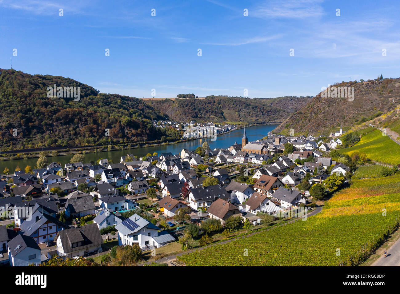In Germania, in Renania Palatinato, Mayen-Koblenz, Moselle, città Alken e vigneti Foto Stock