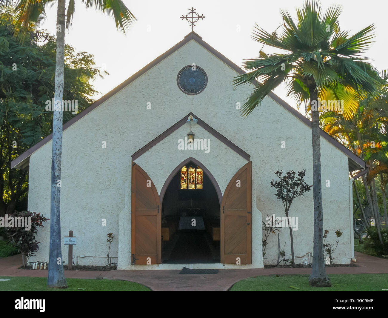 LAHAINA, STATI UNITI D'America - 7 gennaio 2015: un colpo esterno dei santi innocenti chiesa in lahaina, Maui Foto Stock