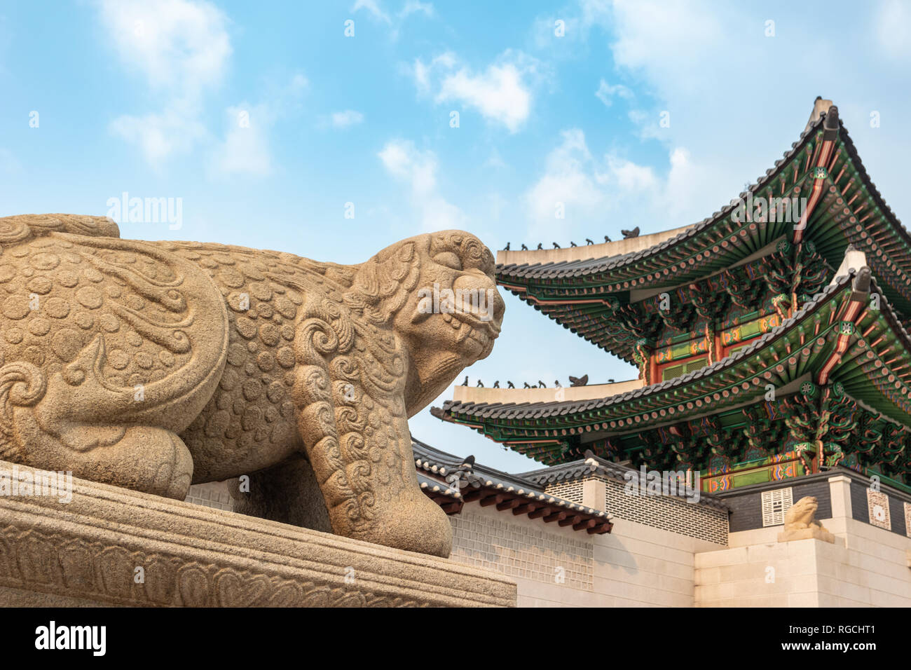 Seoul COREA DEL SUD, Haetae statua al gate di Gwanghwamun Foto Stock