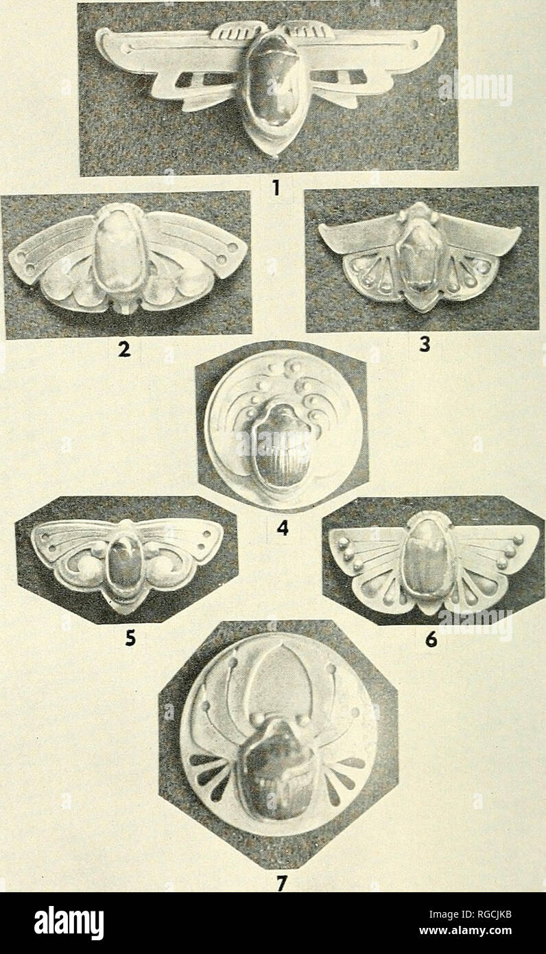 . Bollettino del sud della Accademia delle Scienze della California. Scienza e storia naturale; storia naturale. Bollettino, So. In California Academy of Sciences Vol. 53, parte 2, 1954. La piastra 33 di lo scarabeo in Egitto è stata pubblicata nel volume 30, parte 1 della nostra accademia bollettino, dal nostro collega. Il Dott. R. H. Swift. La sua persistenza come un simbolo è registrata fra gli gnostici, alla fine del secondo secolo D.C., bv dello stesso autore (Boll. So. In California Acad. Sci. 30 (3), p. 98, 1931)." La più comune forma di lo scarabeo era come un semplice ovale, senza ali o il disco solare, appiattita sulla base, con incisi 120. Si prega di n Foto Stock