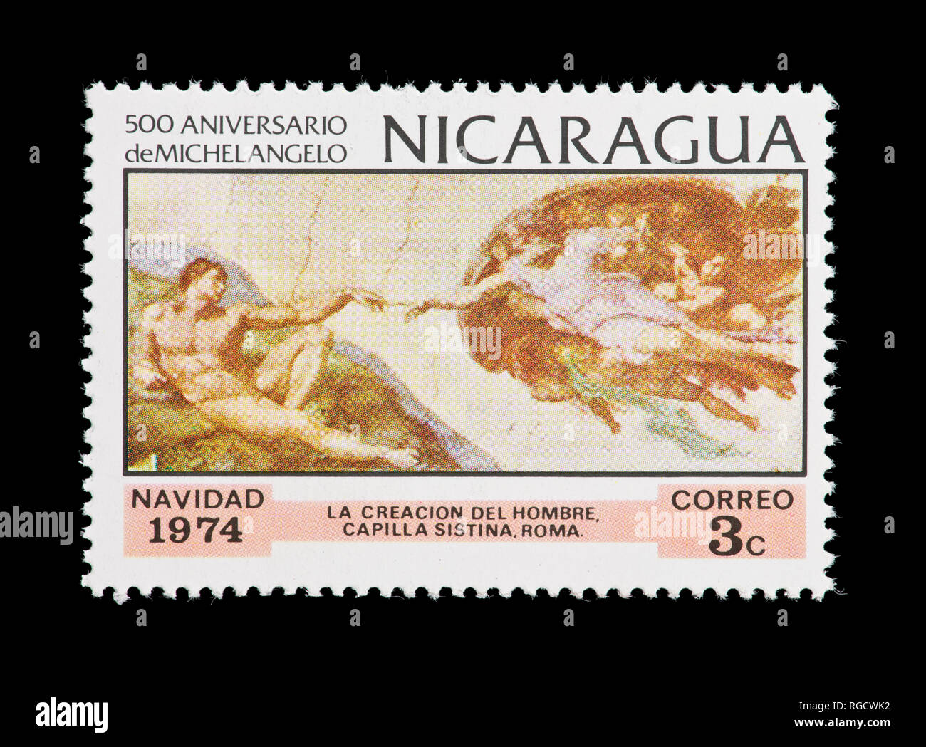 Francobollo dal Nicaragua raffigurante Michelangelo per il "Creazione di Adamo", rilasciato per il Natale e il cinquecentesimo anniversario della nascita di Michelangelo. Foto Stock