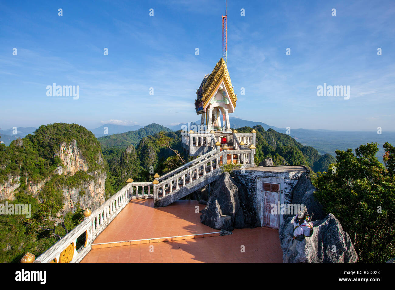 Il Tiger tempio nella grotta o Wat Tham Suea è un tempio buddista vicino a Krabi città di Krabi, in Thailandia. Un luogo sacro, è noto per la tigre stampe della zampa in Foto Stock