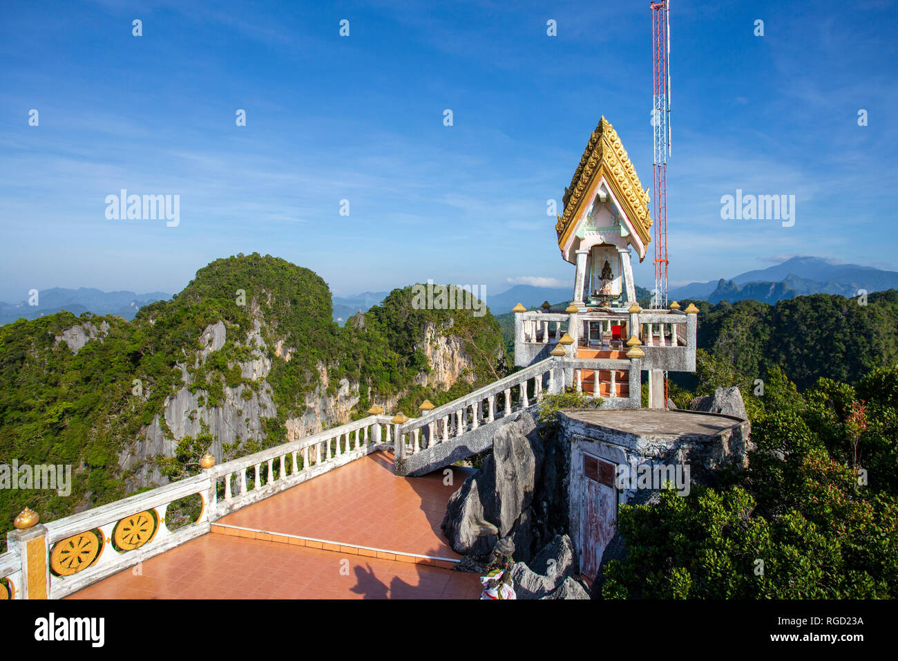 Il Tiger tempio nella grotta o Wat Tham Suea è un tempio buddista vicino a Krabi città di Krabi, in Thailandia. Un luogo sacro, è noto per la tigre stampe della zampa in Foto Stock