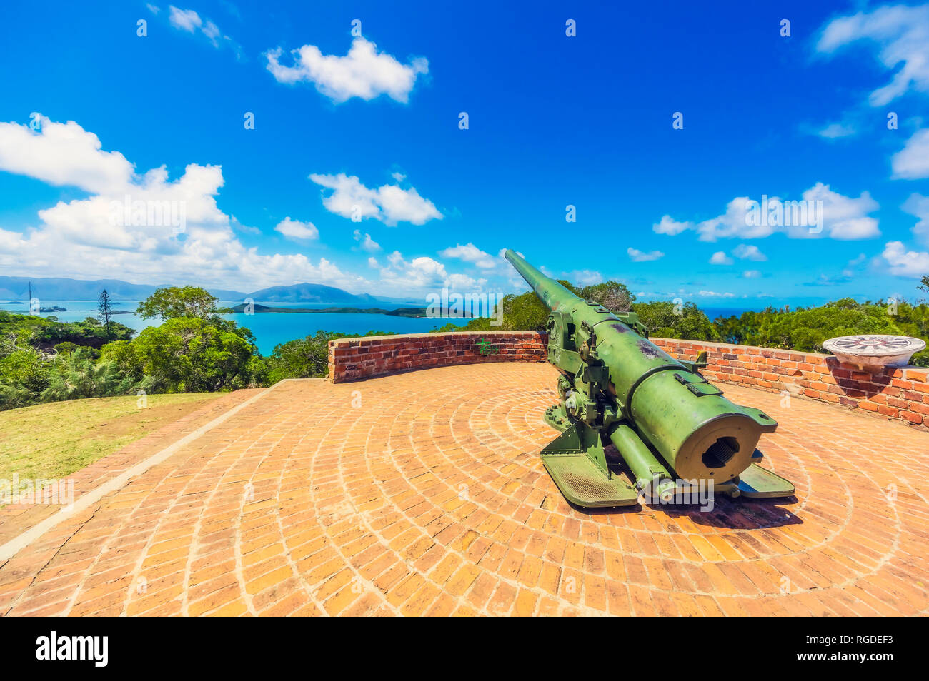 Nuova Caledonia, Noumea, vecchio cannone, punto di vista Foto Stock