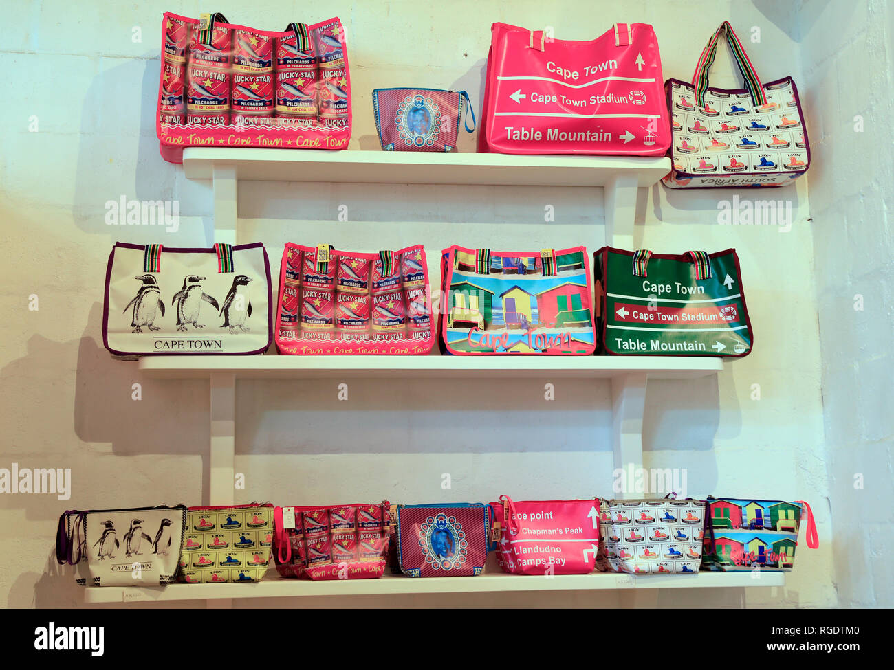 I beni prodotti localmente in Bay Harbor market in Hout Bay, Città del Capo, Sud Africa. Foto Stock