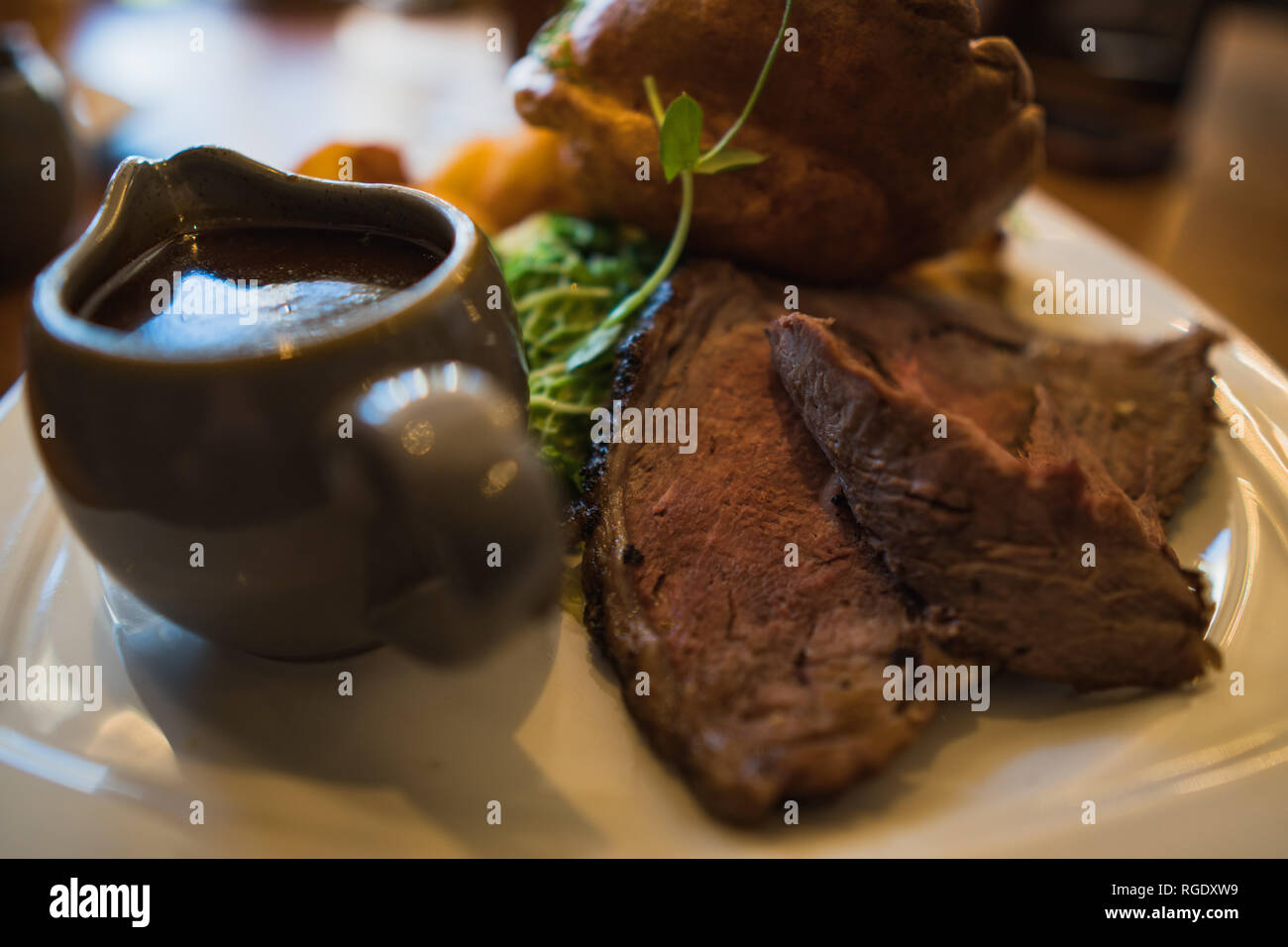 Tradizionale inglese Sunday Roast Beef cena Foto Stock