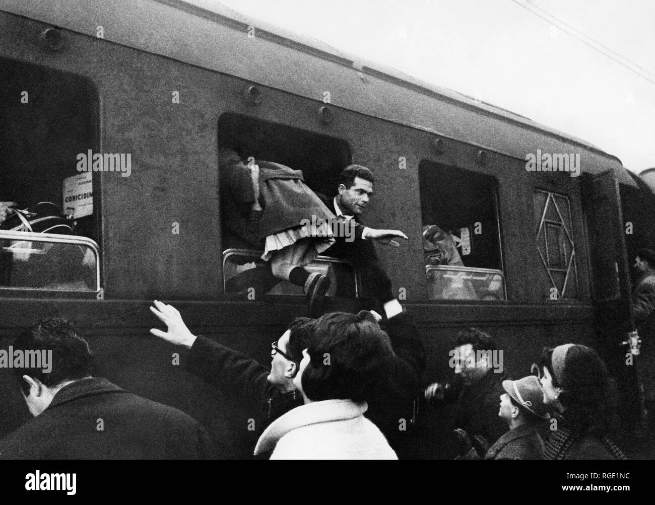 Assalto al treno, stazione centrale di milano, Italia 1967 Foto Stock