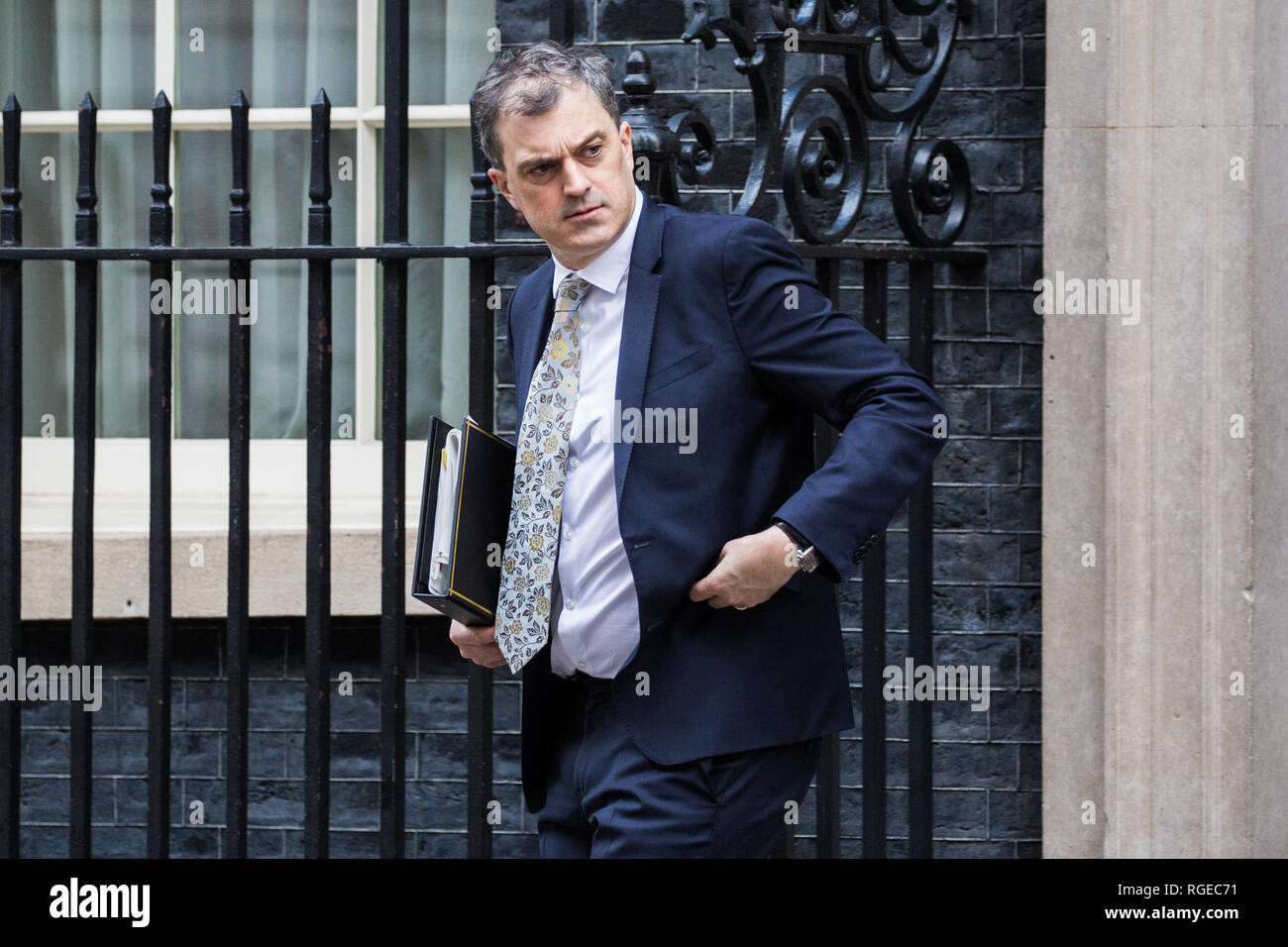 Londra, Regno Unito. 29 gen, 2019. Julian Smith MP, Chief Whip, foglie 10 Downing Street a seguito di una riunione del gabinetto il giorno delle votazioni in Aula dei comuni sugli emendamenti al Primo Ministro Theresa Maggio finale del ritiro Brexit accordo che potrebbe determinare il contenuto della prossima fase di negoziati con l'Unione europea. Credito: Mark Kerrison/Alamy Live News Foto Stock