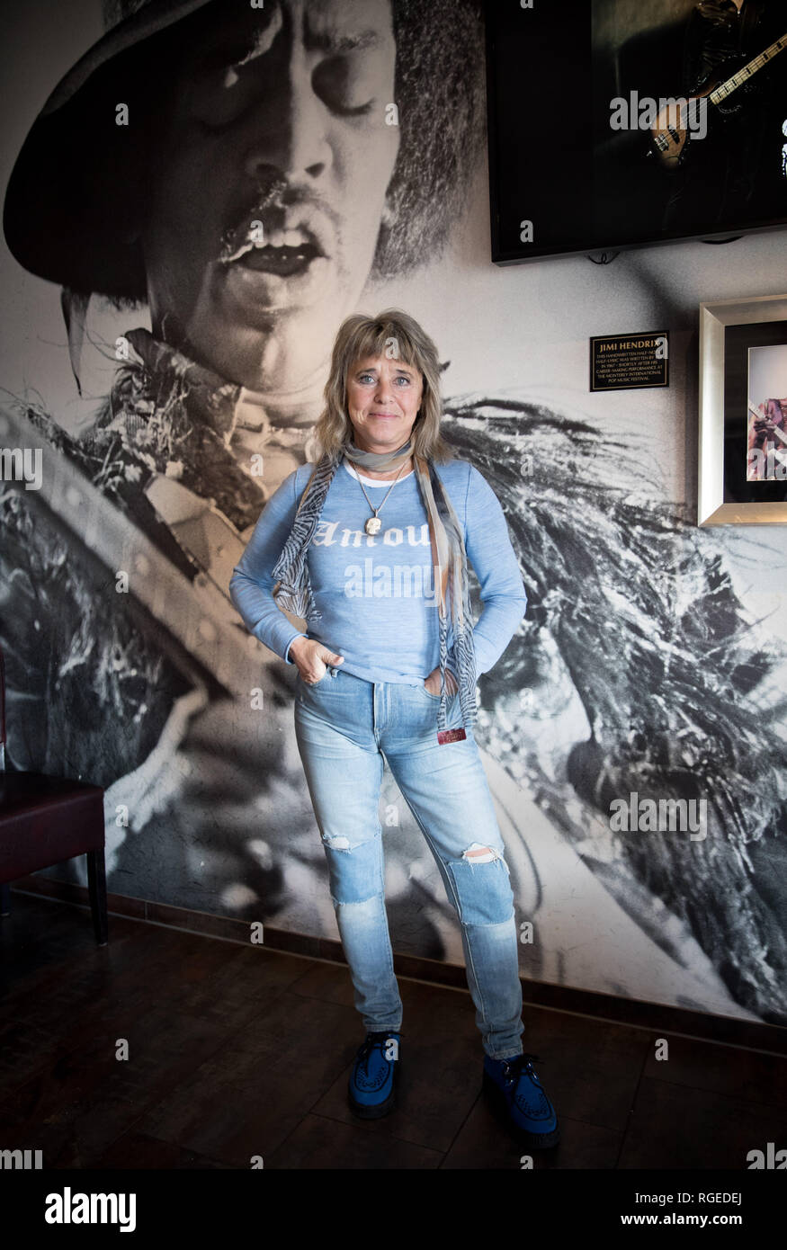Amburgo, Germania. 29 gen, 2019. Il cantante rock Suzi Quatro presenta il suo nuovo album 'Nessun controllo" in occasione di una conferenza stampa al Hard Rock Cafè di Amburgo. Credito: Christian Charisius/dpa/Alamy Live News Foto Stock