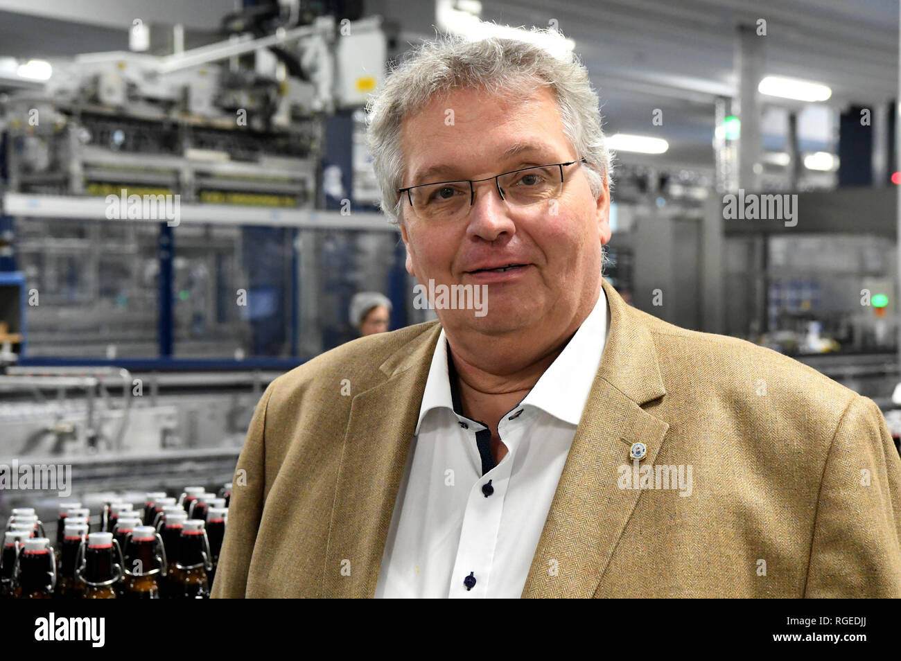 Flensburg, Germania. 28 gen, 2019. Andreas Tembrockhaus, direttore responsabile per le vendite e il marketing, sorge in una sala della birreria di Flensburg. Alla conferenza stampa annuale su 31.01.2019, la birreria informerà circa il risultato dei business e sviluppo. Credito: Carsten Rehder/dpa/Alamy Live News Foto Stock