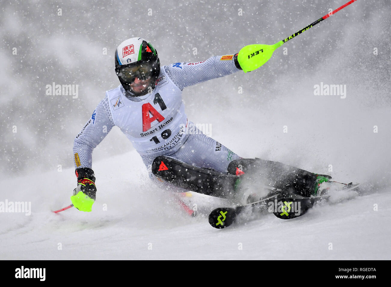 Stefano lordo (ITA), azione, azione unica, immagine singola, tagliate, corpo pieno Shot, figura intera. Sci alpino, gara, 79. Hahnenkamm race 2019, slalom speciale maschile, uomini, Kitzbuehel, Hahnenkamm, 26.01.2019. | Utilizzo di tutto il mondo Foto Stock
