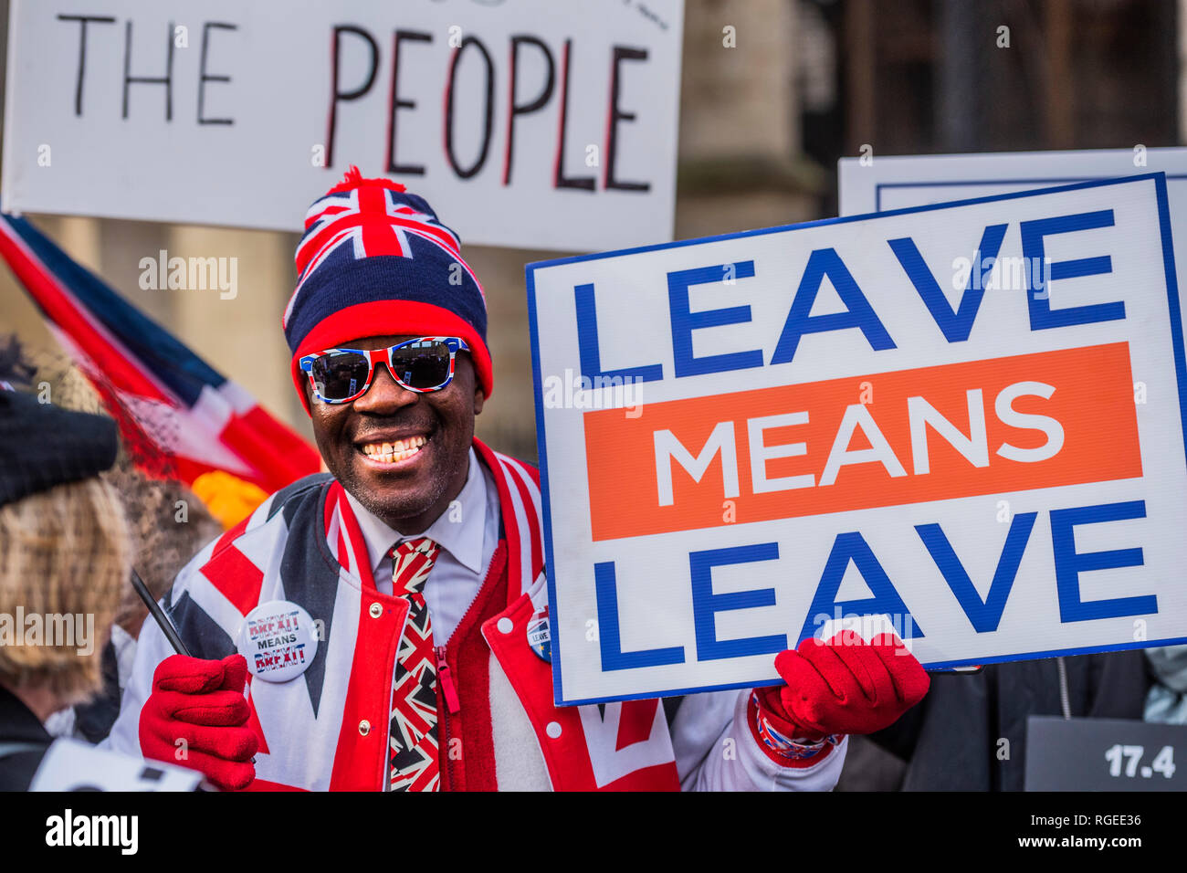 Londra, Regno Unito. 29 gen 2019. Lasciare significa lasciare e SODEM, pro UE, i manifestanti continuano a fare i loro punti, affiancate al di fuori del Parlamento come la prossima votazione su Theresa Maggio il piano è a causa di questa sera. Credito: Guy Bell/Alamy Live News Foto Stock