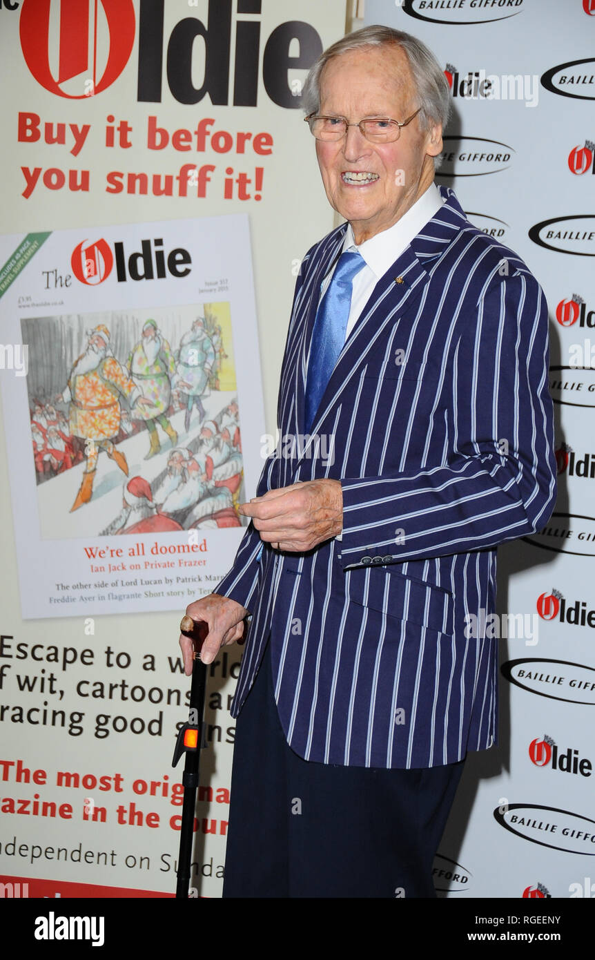 Nicholas Parsons visto arrivare per la Oldie premi a The Simpsons, sullo Strand a Londra. Foto Stock