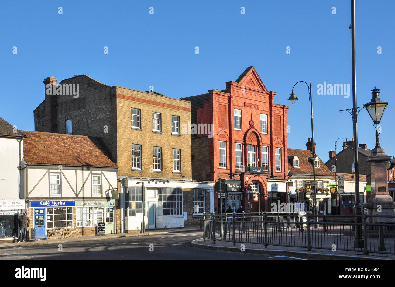 George's Hall e altri town center edifici, High Street, Biggleswade, Bedfordshire, England, Regno Unito Foto Stock