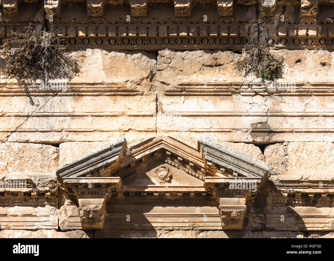 Dettagli architettonici del portico del Nord presso la Grande Corte, Heliopolis rovine romane, Baalbek, Libano Foto Stock